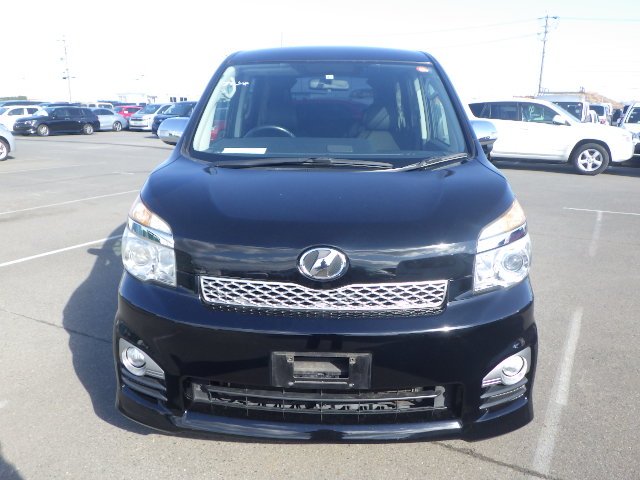 2013 Toyota Voxy 